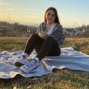 Meet your Posher, Kendra